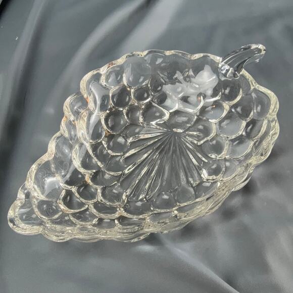 Vintage Clear Pressed Glass Grape Leaf Dish | Candy Nut Trinket Bowl 7" - Picture 1 of 7